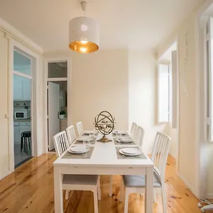 mouraria-2-bedroom-apartment.hotels-lisbon-portugal.com/